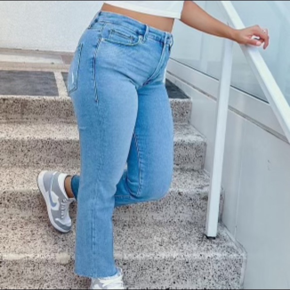Denim jeans. Size 8/29
Good legs straight jeans.